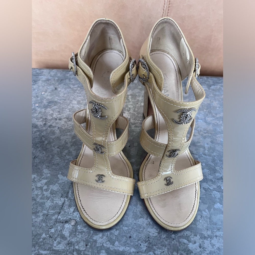 Authentic Chanel Patent Crystal CC Sandals size 38.5 Beige Clair